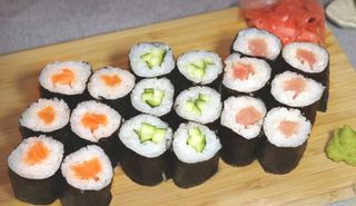 B1/B2/B3. Bandeja maki de salmón, atún y pepino