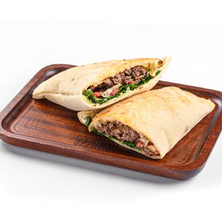 Паноццо с говядиной и соусом тар тар