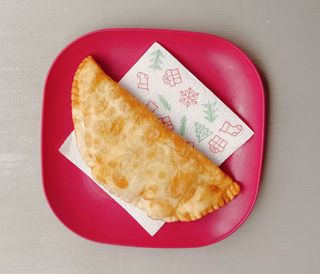 ჩებურეკი ყველით და ლორით Чебурек с сыром и ветчиной