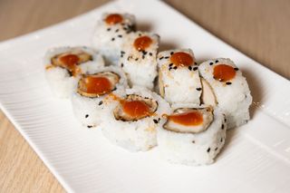 Uramaki sake cotto spicy - 8 pezzi
