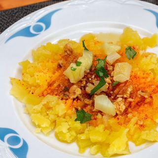 Ajoarriero Con Huevo Duro Y Nueces