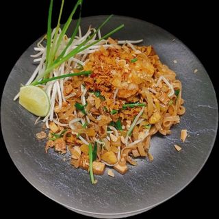 Pasta Tailandesa De Arroz Picante con Gamba y Cacahuetes