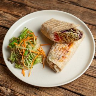 Рол з фалафелем, овочами та томатно-базиліковим соусом (300г)