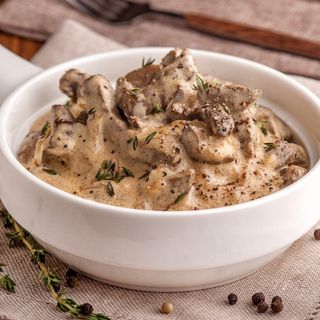 Бефстроганов с гарниром