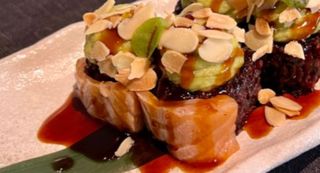 Black guacamole roll