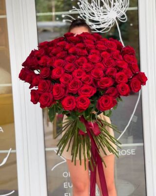 75 trandafiri roșii Olandezi 90-100 cm