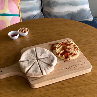 Húmmus com pão pita