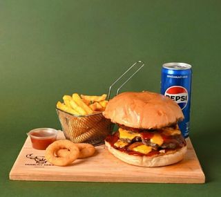 El Toro smash burger, pomfrit & Pepsi 0.33l