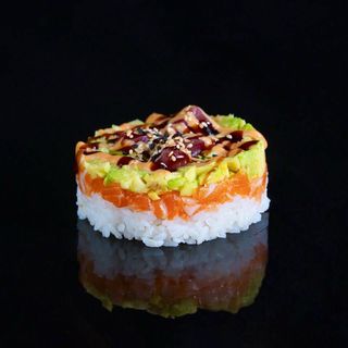 Tartar de arroz con salmón, atún y aguacate (1uds.)