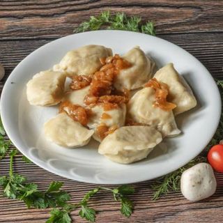 Pierogi z Kapustą i Pieczarkami (9 sztuk, 330 g)
