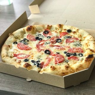  ЧОТИРИ СИРИ (500г/30см)