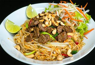 Pad Thai z wołowiną 450g