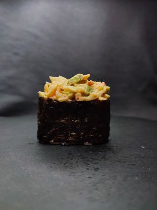 Гункан Спайс Краб авокадо, 45 г