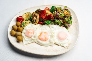 Jaja sa grilovanim povrćem