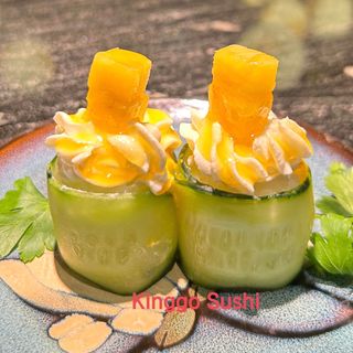 25. Gunkan pepino y piña (2u)