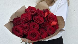 Bukiet Flirt, rozmiar M, 15 czerwonych róż