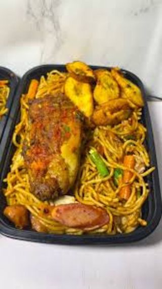Medium spaghetti with chicken and plantain