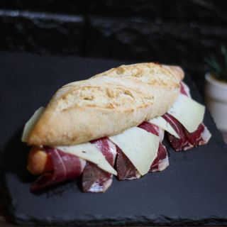Menú Bocadillo Ibérico Con Queso