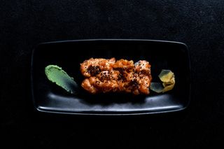 Maki Spicy Con Tartar De Salmón