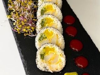 Futomaki z kalmarem w tempurze 6 szt.