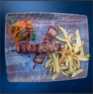 Frigaruie de porc cu cartofi prajiti