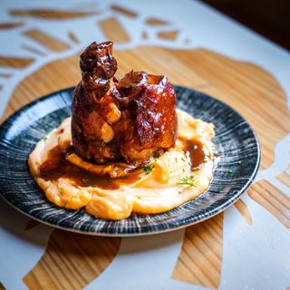 Codillo de cerdo asado