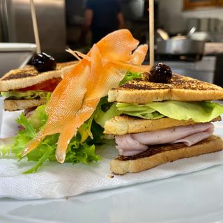 Club sandwiches