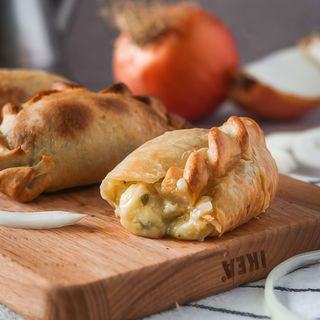 Empanada De Queso Y Cebolla