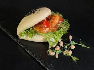 Бао з креветкою темпура (210g)