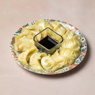 Kuvane Gyoze sa soja sosom i teletinom 牛肉捞饺