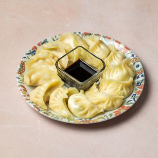 Kuvane Gyoze sa soja sosom i teletinom 牛肉捞饺
