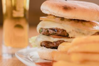 Hamburguesa Doble (360g) con Papas Fritas