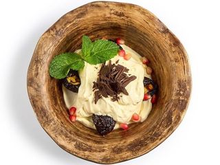 Чорнослив з горіхами та вершковим соусом (200g)