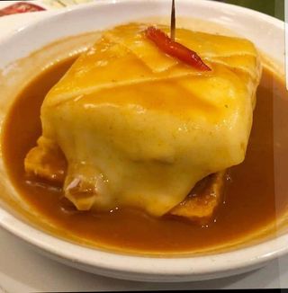 Francesinha Tradicional