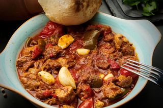 Testi Kebap - Pulpă de oaie și legume, gătite în vas de lut