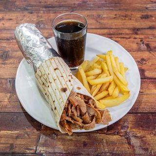 21. Menú rollo kebab mediano solo carne (patatas y bebidas)