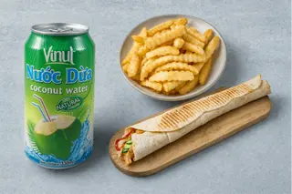 Rollo kebab tortilla, Woda kokosowa, frytki