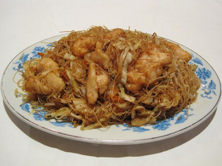 137. Оризови спагети с пиле