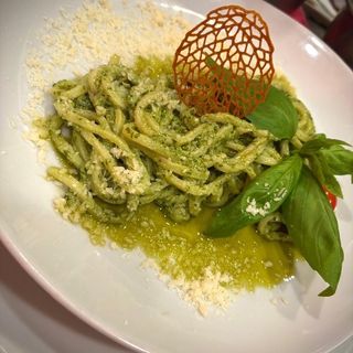 SPAGHETTI ALLA CHITARRA CON SALSA AL PESTO 