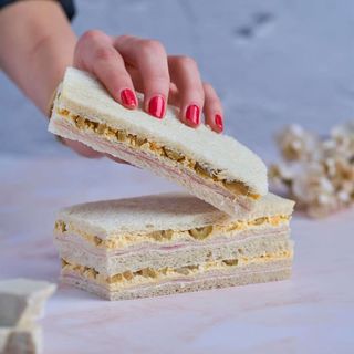 Jamón, huevo y aceitunas