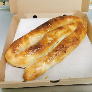 Традиционна баница със сирене и масло (650гр.) + Айрян (500 мл) или два айряна по (250мл.)