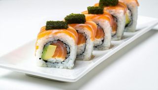Uramaki wakame roll