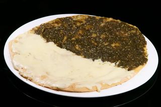 Manakeesh con zaatar y queso