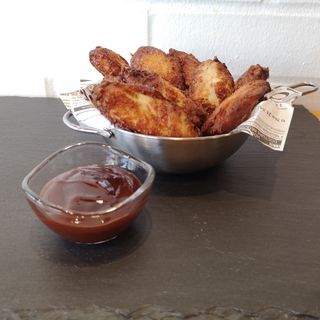 Alitas con salsa Barbacoa / Hegaltxoak barbakoa saltsarekin