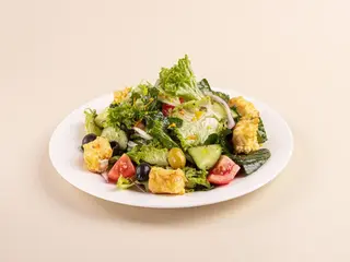 Салат с жаренным сыром 