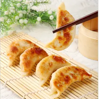 Gyozas de pollo a la plancha （8uds)