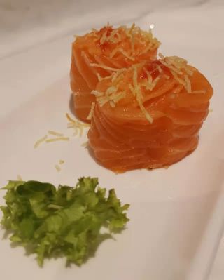 333.Gunkan tartare salmone 2 pezzi