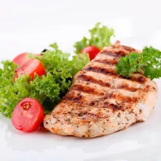Pollo A La Plancha Con Guarnición