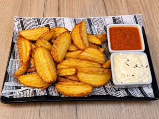 Patatas con 2 Salsas