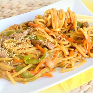 Tallarines Fritos con Tres Delicias